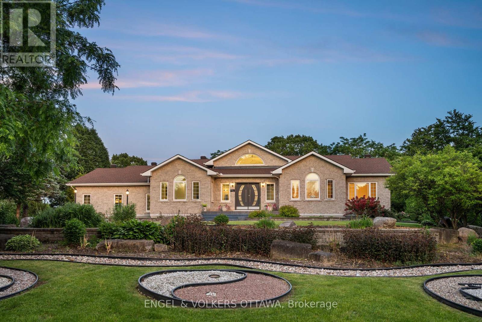 1562 LAKESHORE DRIVE