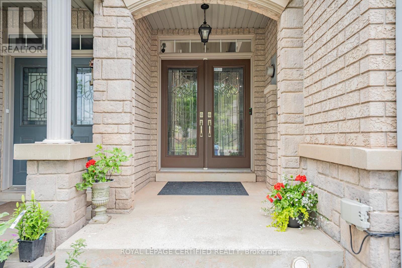 Row / Townhouse for Sale in 1171 AGRAM DRIVE|Oakville (JC Joshua Creek), Ontario L6H7S1 2