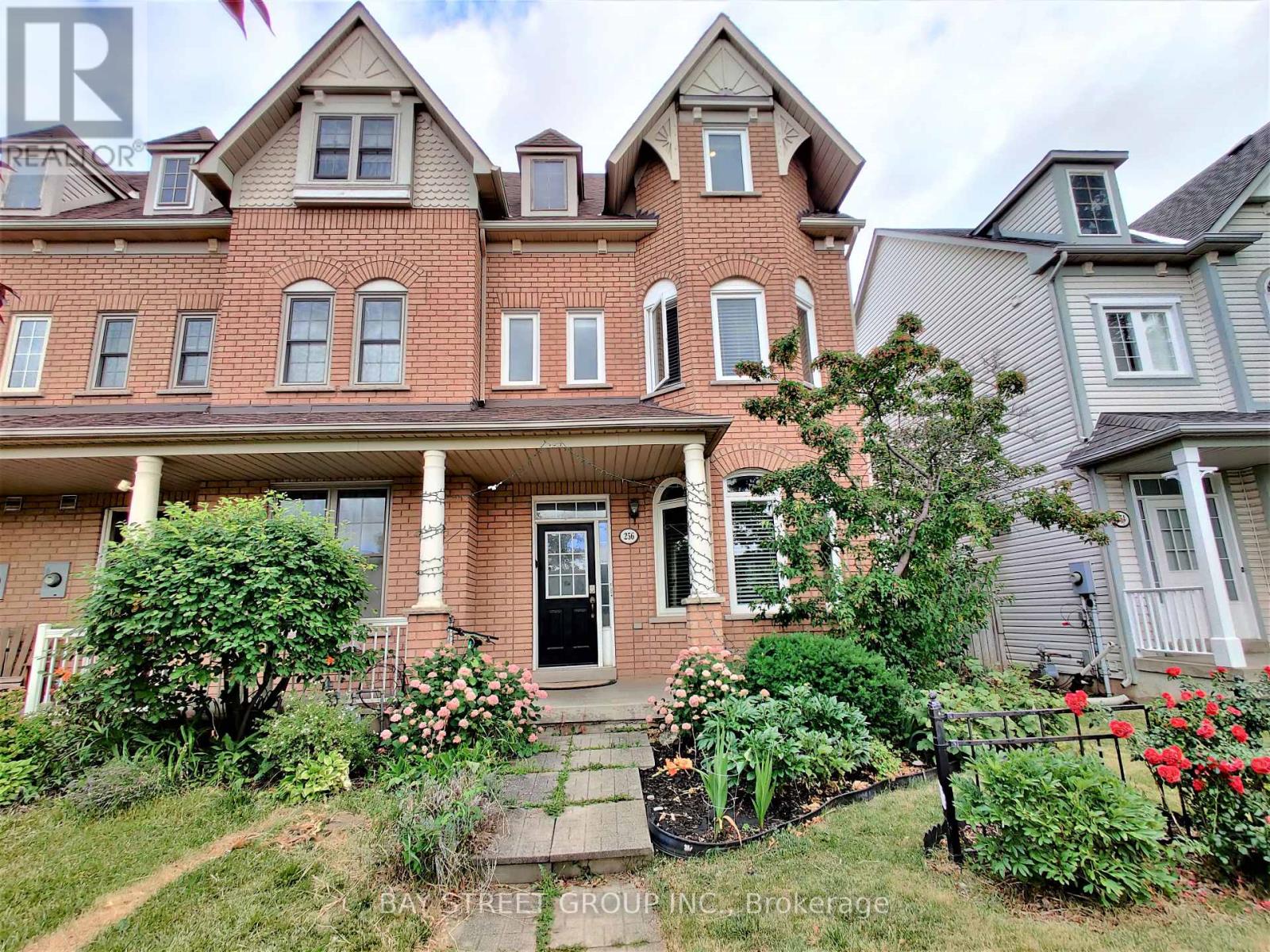 Row / Townhouse for Sale in 256 GLENASHTON DRIVE|Oakville (RO River Oaks), Ontario L6H6H5