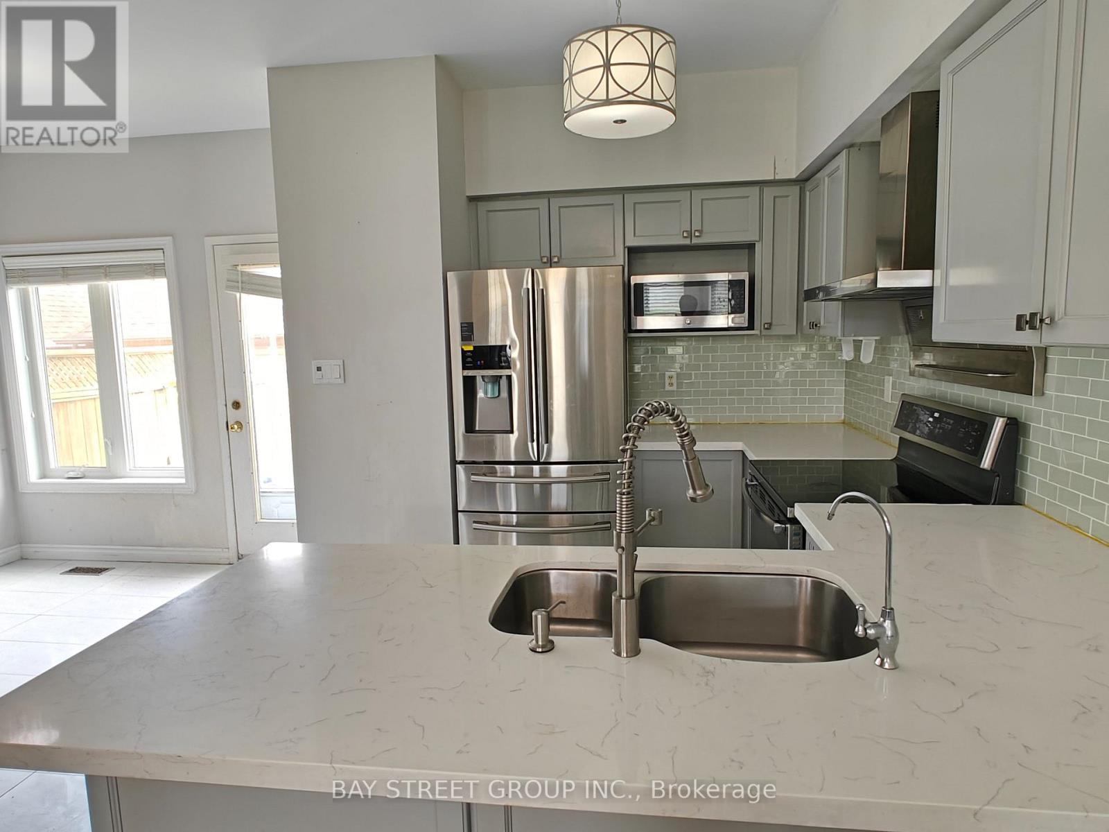Row / Townhouse for Sale in 256 GLENASHTON DRIVE|Oakville (RO River Oaks), Ontario L6H6H5 5