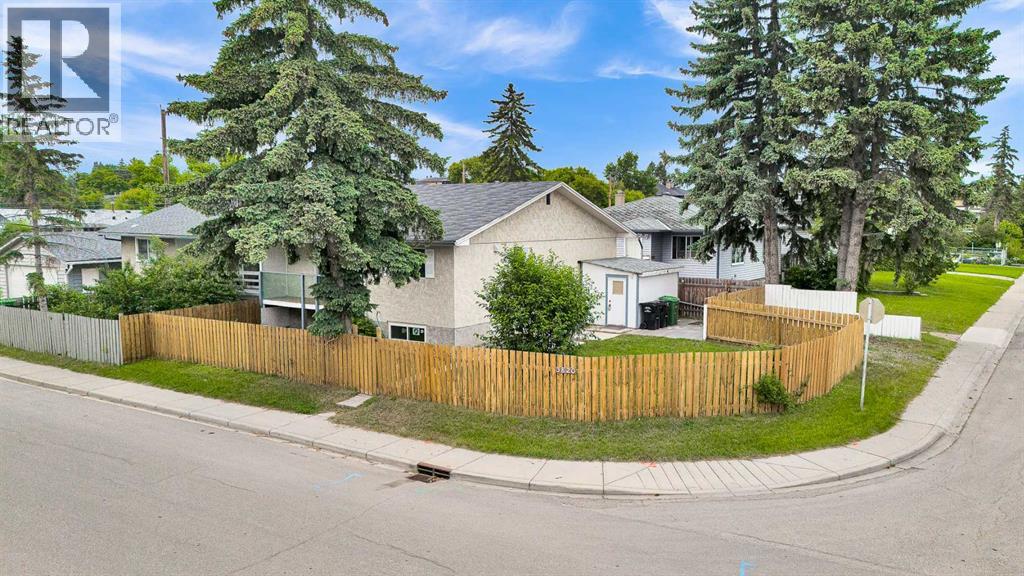 Duplex for Sale in 3820 14 Avenue SE|Calgary, Alberta T2A0K3 2