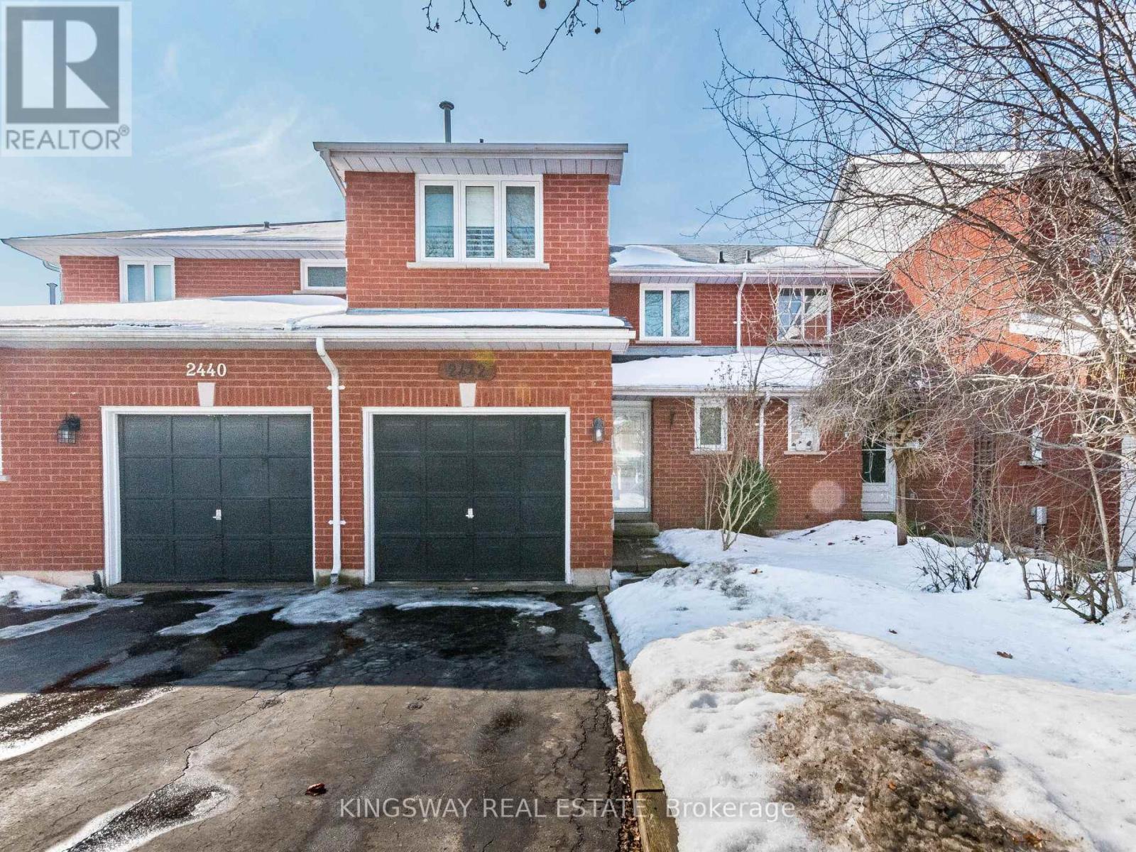 Row / Townhouse for Sale in 2442 STEFI TRAIL|Oakville (RO River Oaks), Ontario L6H5Y4