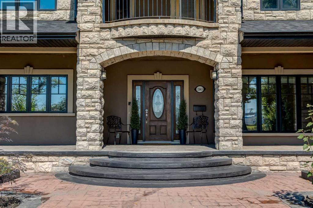 House for Sale in 1840 Westmount Boulevard NW|Calgary, Alberta T2N3G8 2