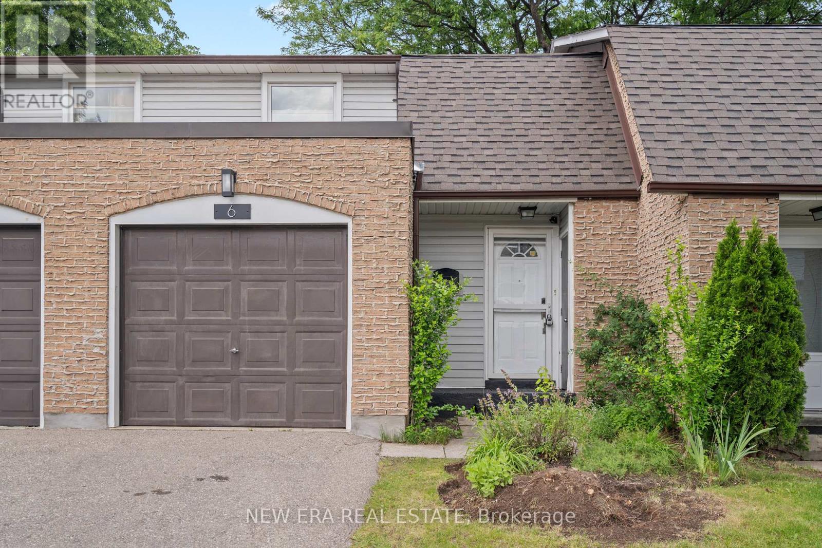 Row / Townhouse for Sale in 6 - 2440 BROMSGROVE ROAD|Mississauga (Clarkson), Ontario L5J4J7