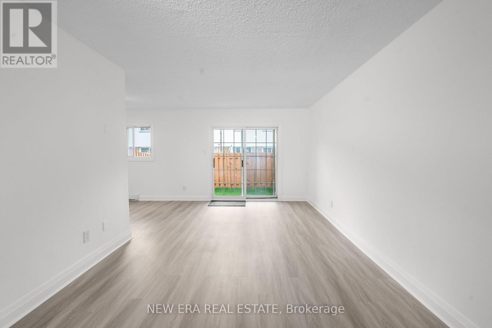 Row / Townhouse for Sale in 6 - 2440 BROMSGROVE ROAD|Mississauga (Clarkson), Ontario L5J4J7 2