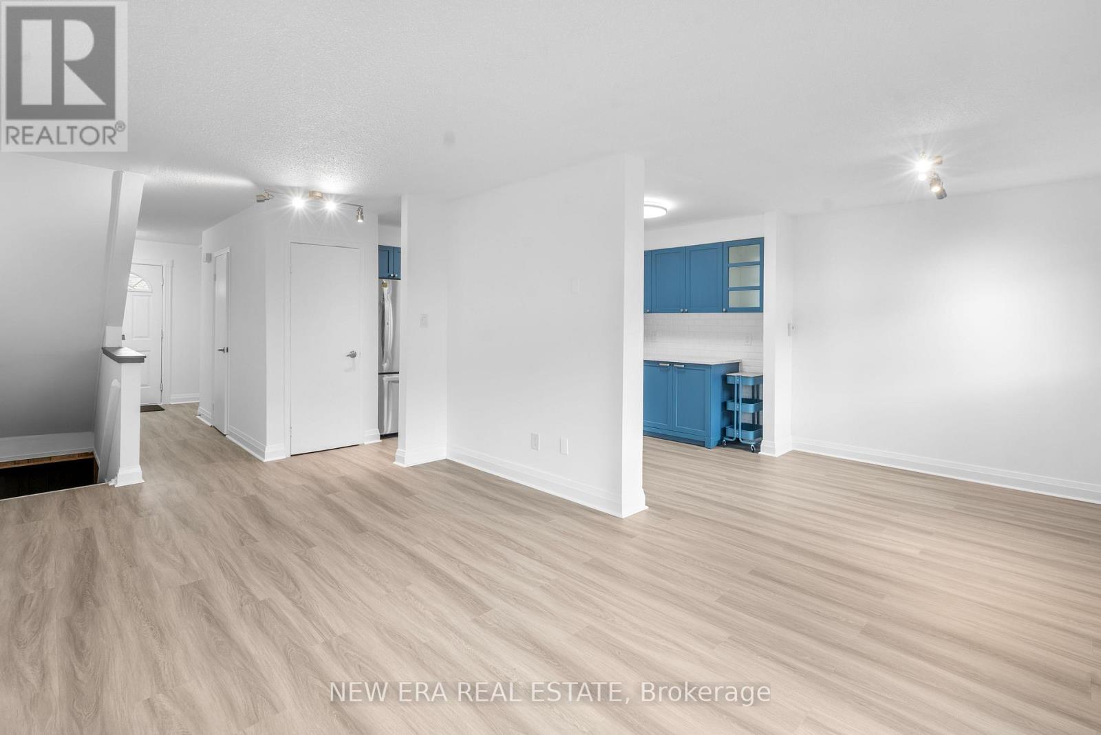 Row / Townhouse for Sale in 6 - 2440 BROMSGROVE ROAD|Mississauga (Clarkson), Ontario L5J4J7 4