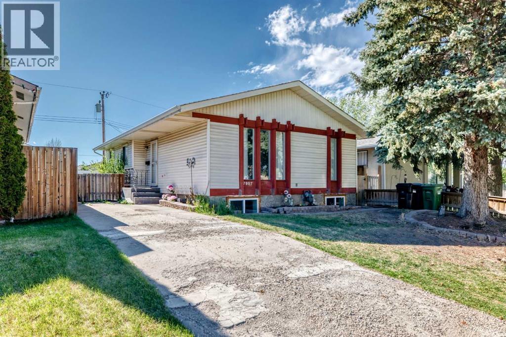 House for Sale in 7807 20A Street SE|Calgary, Alberta T2C1M7