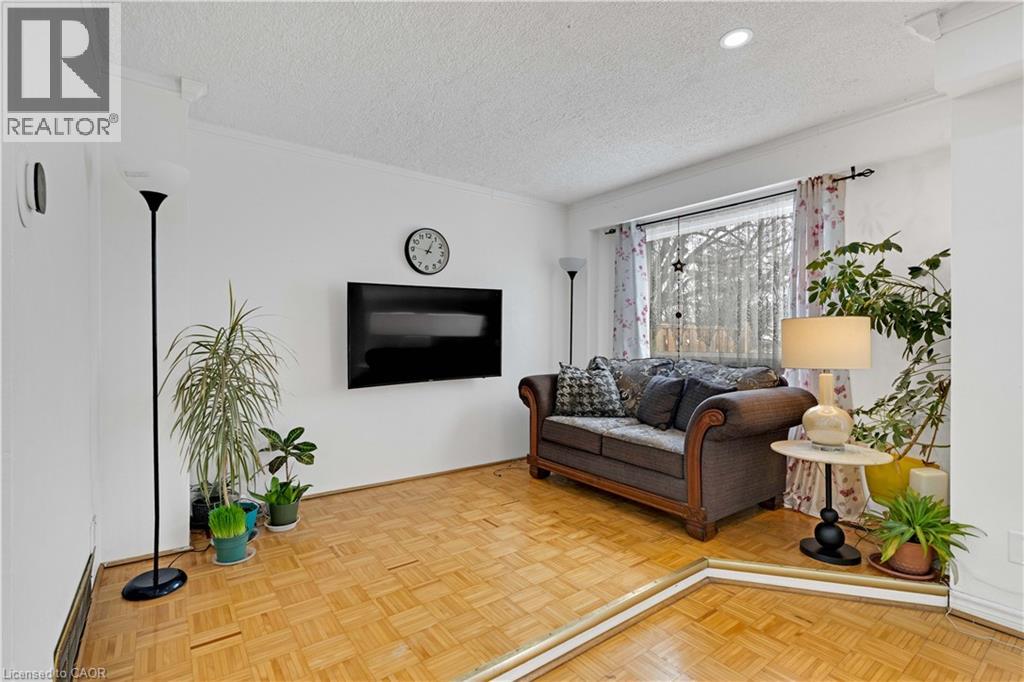Row / Townhouse for Sale in 1180 MISSISSAUGA VALLEY Boulevard Unit# 4|Mississauga, Ontario L5A3M9 5