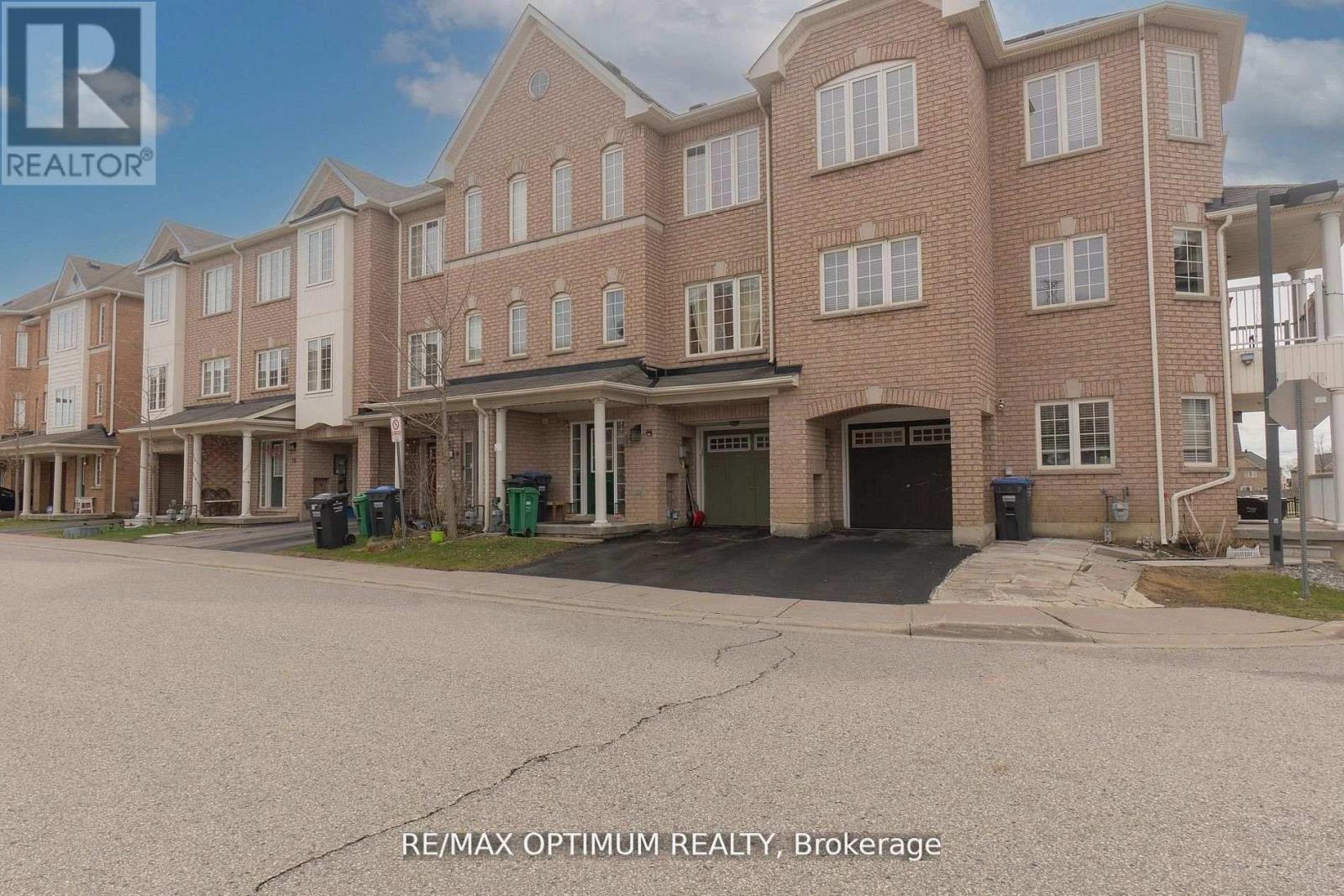 Row / Townhouse for Sale in 12 GATLIN STREET|Brampton (Bram West), Ontario L6Y0R6 3