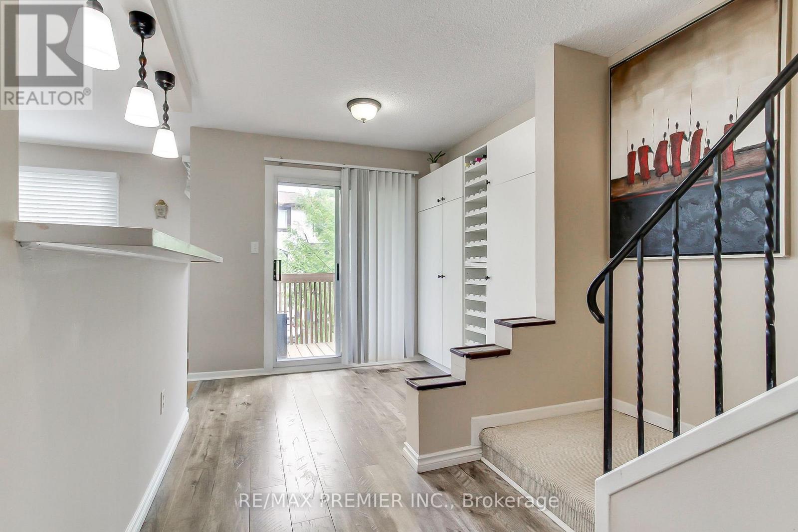 Row / Townhouse for Sale in 56 - 2651 AQUITAINE AVENUE|Mississauga (Meadowvale), Ontario L5N1V5 2