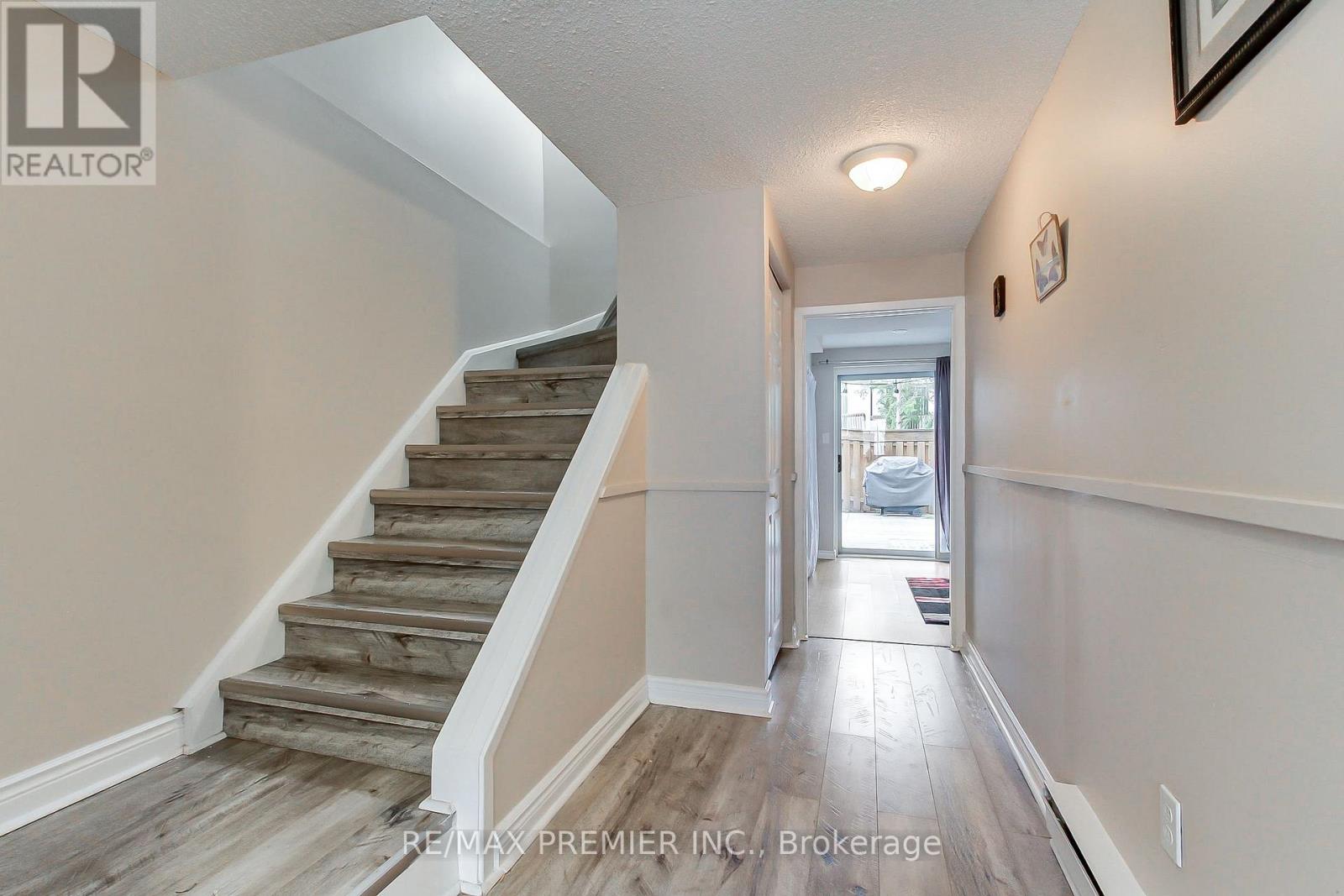 Row / Townhouse for Sale in 56 - 2651 AQUITAINE AVENUE|Mississauga (Meadowvale), Ontario L5N1V5 3