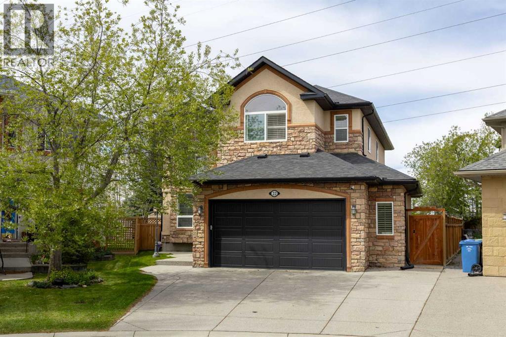 House for Sale in 22 Strathridge Court SW|Calgary, Alberta T3H4M2