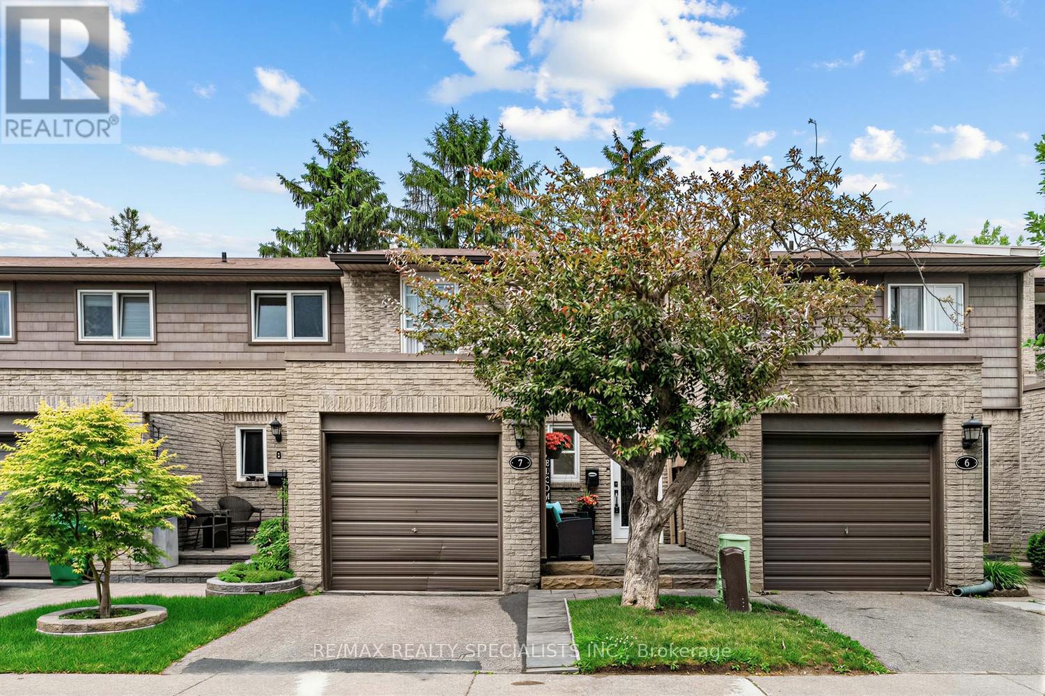 Row / Townhouse for Sale in 7 - 405 HYACINTHE BOULEVARD|Mississauga (Mississauga Valleys), Ontario L5A3N1