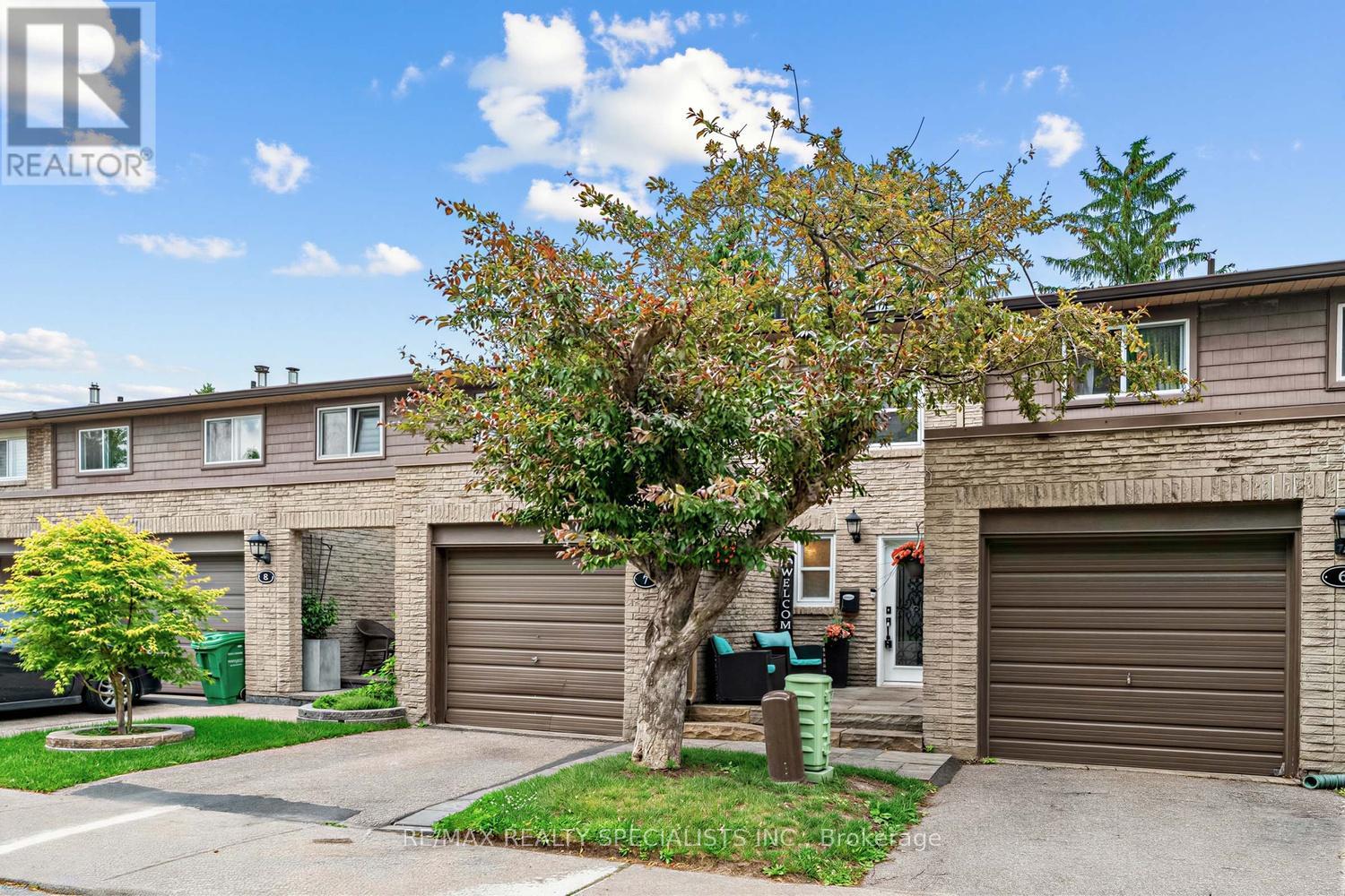 Row / Townhouse for Sale in 7 - 405 HYACINTHE BOULEVARD|Mississauga (Mississauga Valleys), Ontario L5A3N1 2