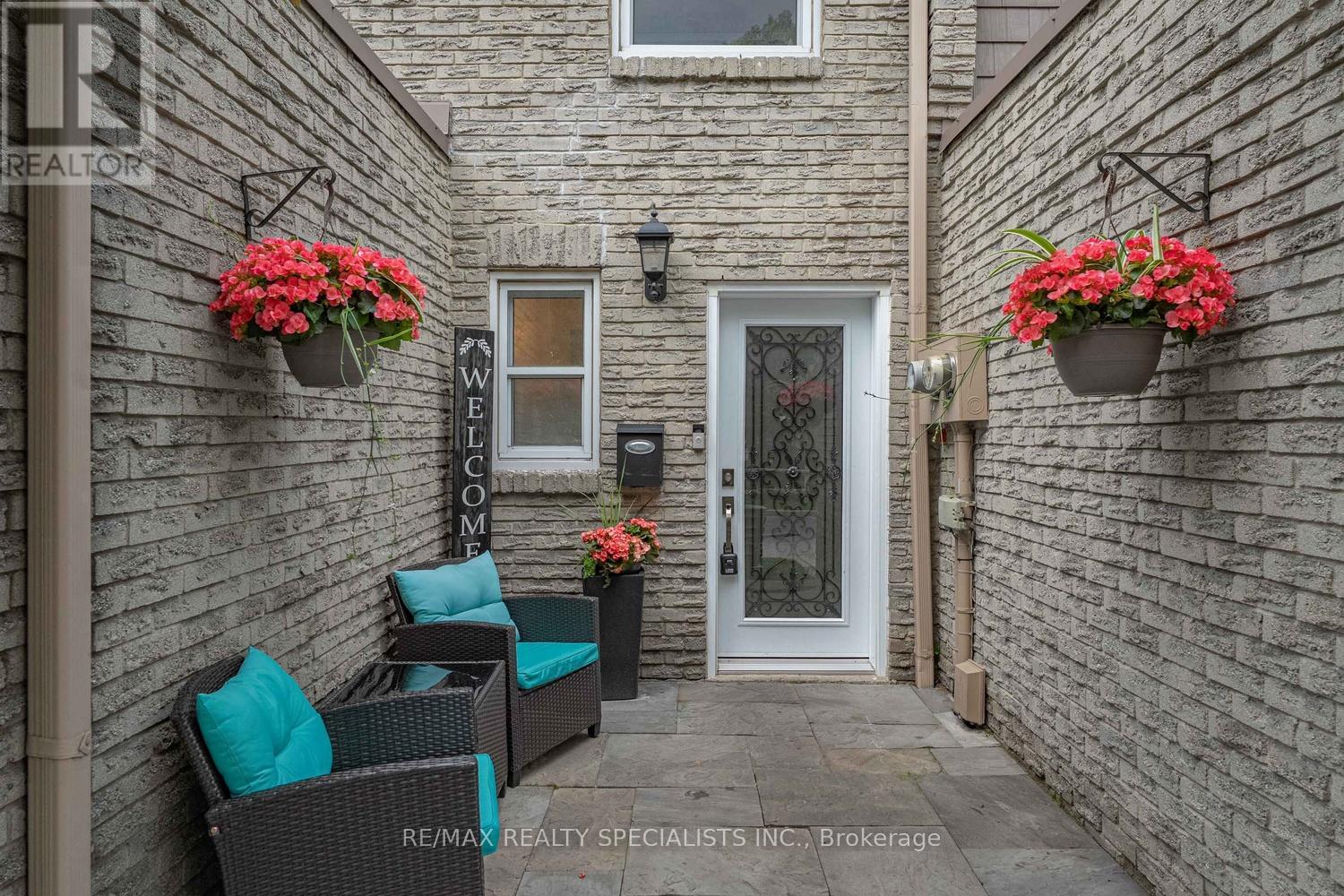 Row / Townhouse for Sale in 7 - 405 HYACINTHE BOULEVARD|Mississauga (Mississauga Valleys), Ontario L5A3N1 3