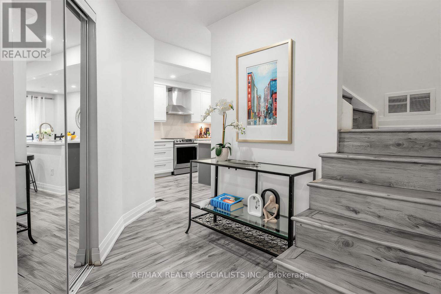 Row / Townhouse for Sale in 7 - 405 HYACINTHE BOULEVARD|Mississauga (Mississauga Valleys), Ontario L5A3N1 5