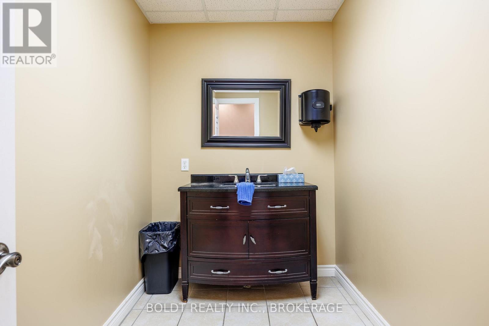 For rent: #13 LOWER UNIT - 13-15 SECORD DRIVE, St. Catharines