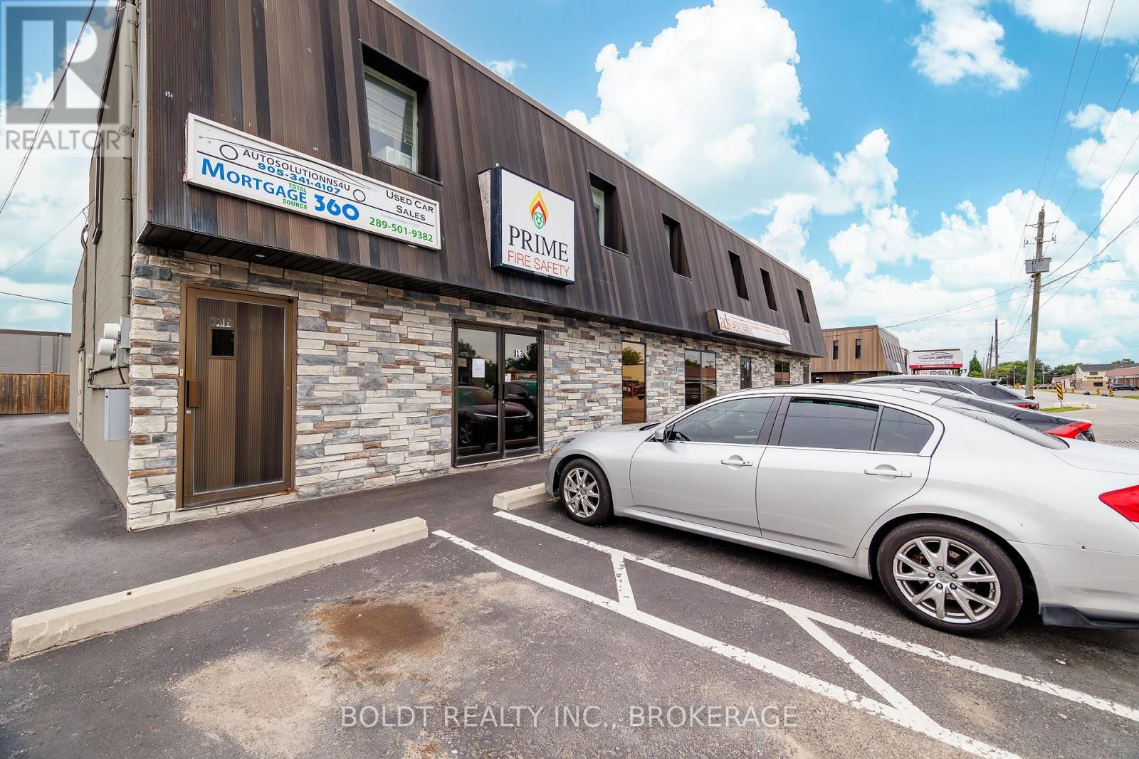 For rent: #13 LOWER UNIT - 13-15 SECORD DRIVE, St. Catharines