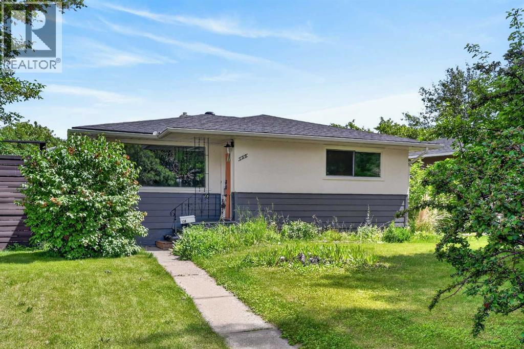 House for Sale in 136 Hendon Drive NW|Calgary, Alberta T2K1Z1