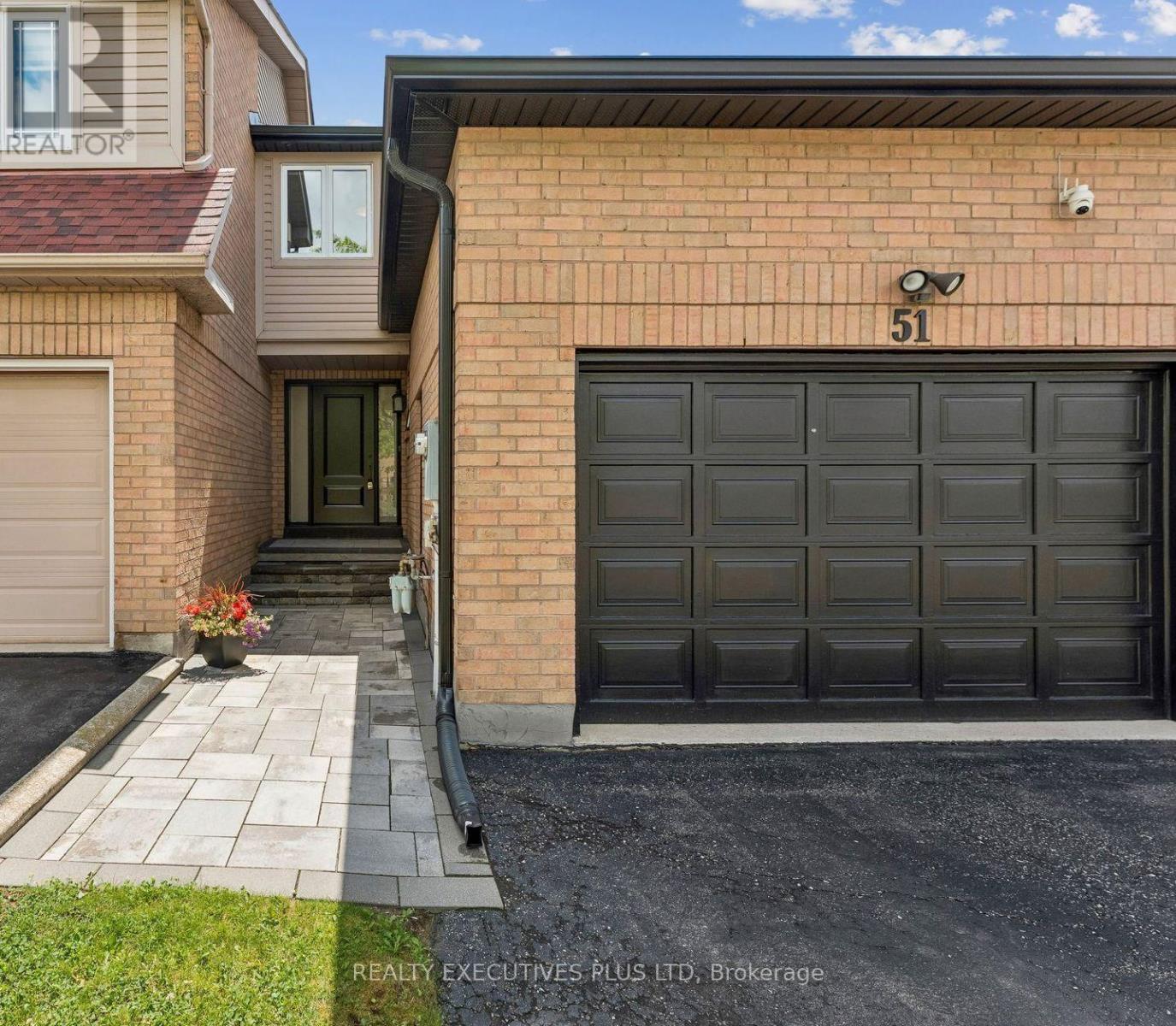 Row / Townhouse for Sale in 51 ASHBROOK WAY|Brampton (Fletcher's West), Ontario L6Y4R4 2