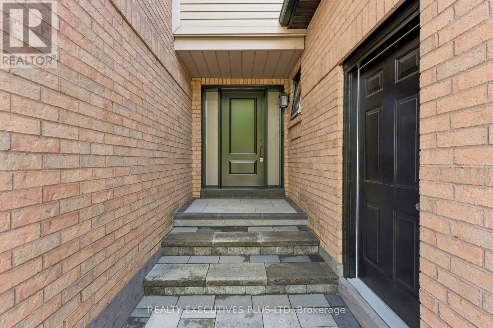 Row / Townhouse for Sale in 51 ASHBROOK WAY|Brampton (Fletcher's West), Ontario L6Y4R4 3