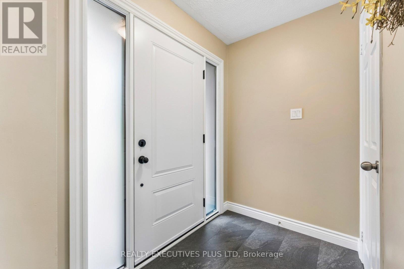 Row / Townhouse for Sale in 51 ASHBROOK WAY|Brampton (Fletcher's West), Ontario L6Y4R4 4