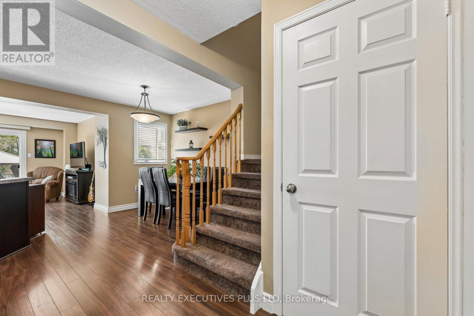 Row / Townhouse for Sale in 51 ASHBROOK WAY|Brampton (Fletcher's West), Ontario L6Y4R4 5