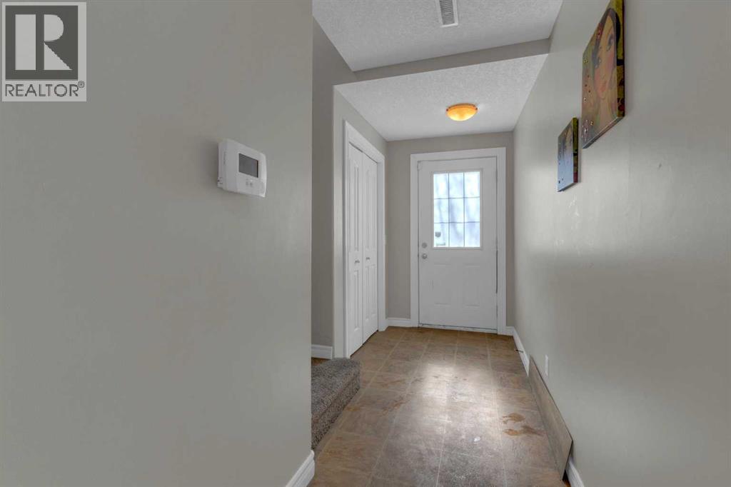 Row / Townhouse for Sale in 10 West Cedar Rise SW|Calgary, Alberta T3H5G8 3