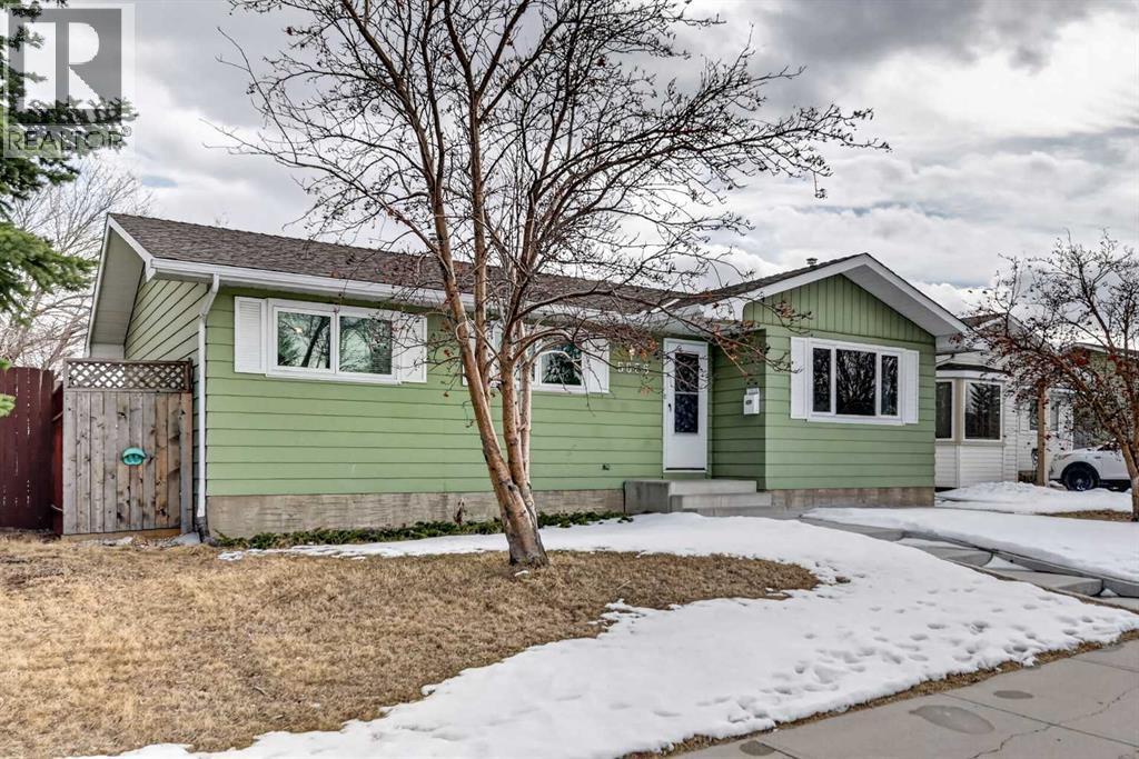 House for Sale in 5835 28 Avenue NE|Calgary, Alberta T1Y2E4 3