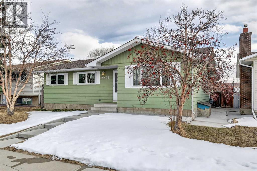 House for Sale in 5835 28 Avenue NE|Calgary, Alberta T1Y2E4 2