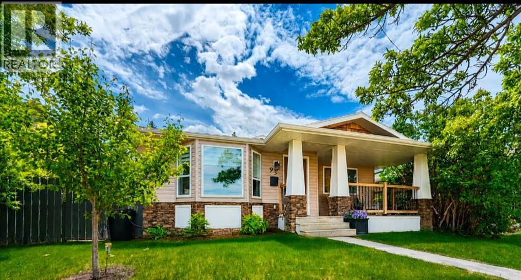 House for Sale in 95 Hillgrove Crescent SW|Calgary, Alberta T2V3K9