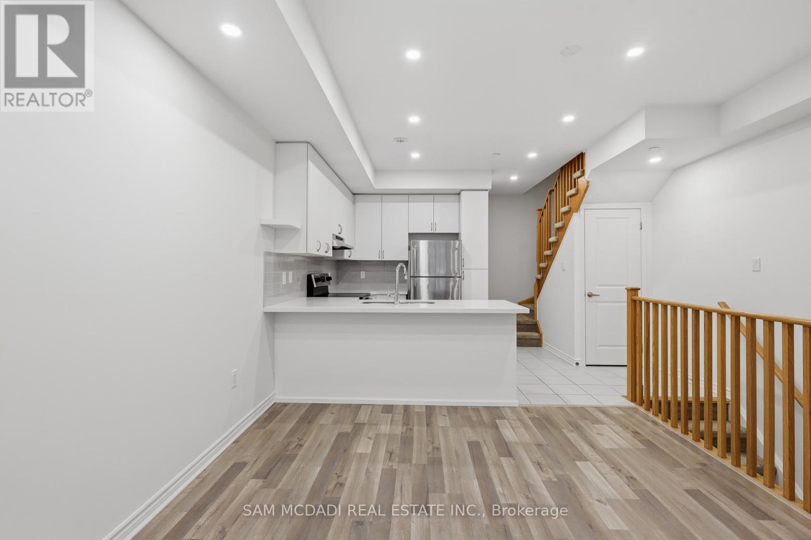 Row / Townhouse for Sale in 6 - 2285 MCNAB LANE|Mississauga (Clarkson), Ontario L5J0B3 4