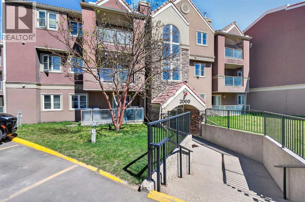 Apartment for Sale in 2031, 2031 Edenwold Heights NW|Calgary, Alberta T3A3Y2