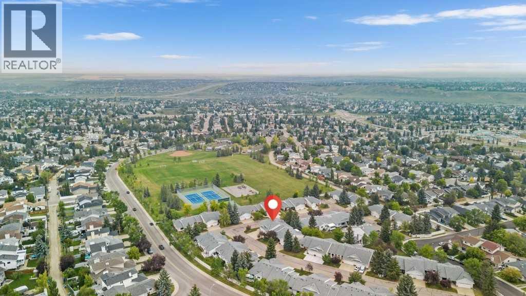 Row / Townhouse for Sale in 52 Macewan Park Heights NW|Calgary, Alberta T3K3W7 2