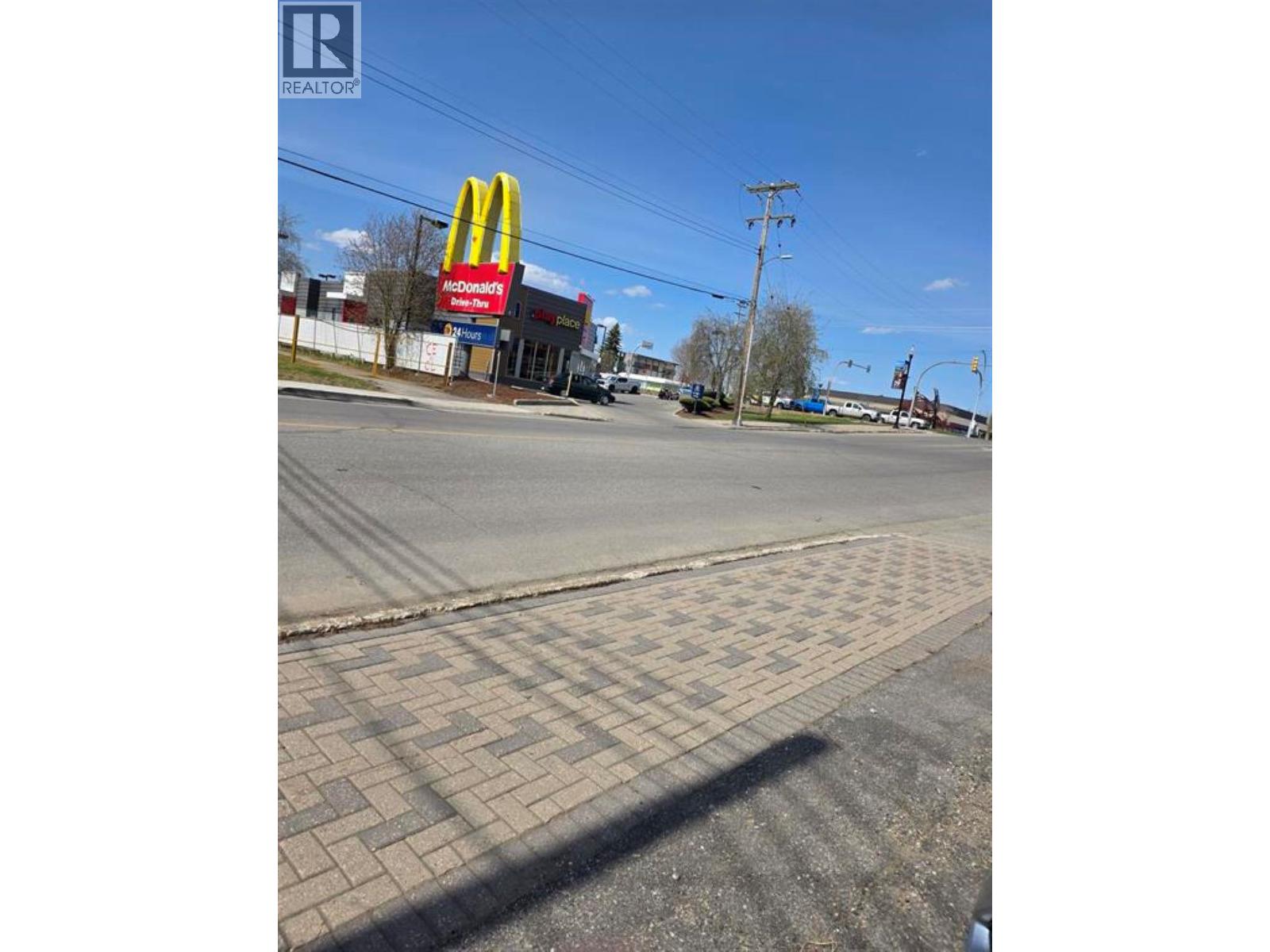 2017 VICTORIA STREET, Prince George, BC photo 2