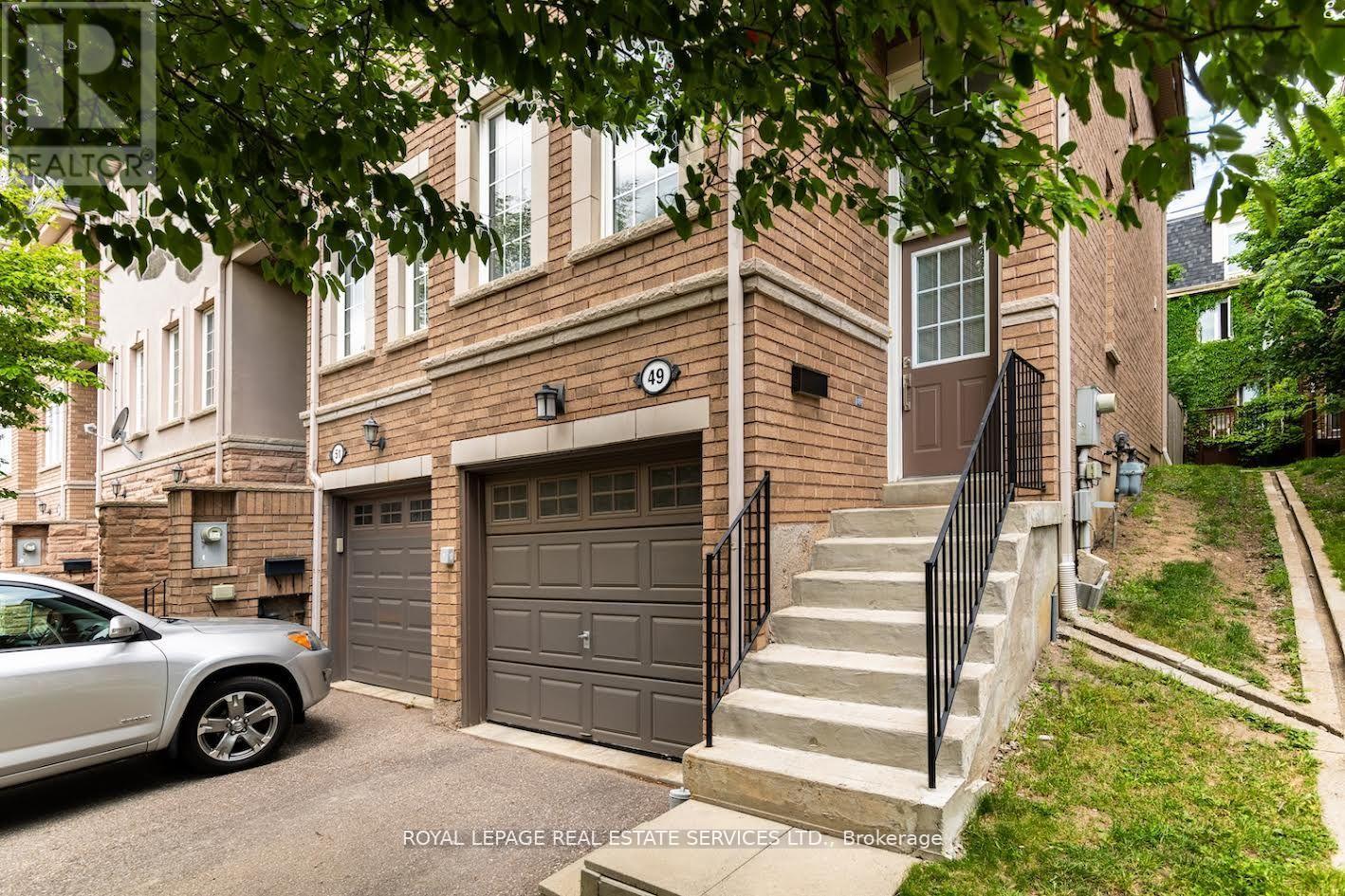 Row / Townhouse for Sale in 49 - 435 HENSALL CIRCLE|Mississauga (Cooksville), Ontario L5A4P1 2