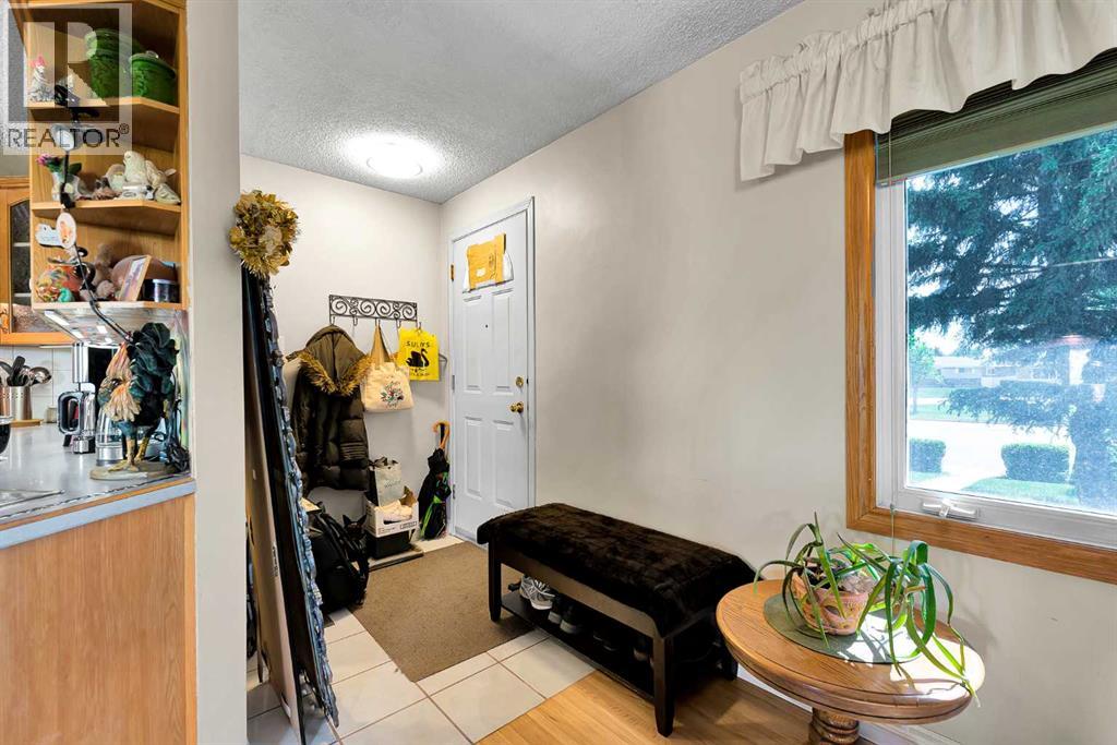 House for Sale in 244 Travis Place NE|Calgary, Alberta T2K3W4 4