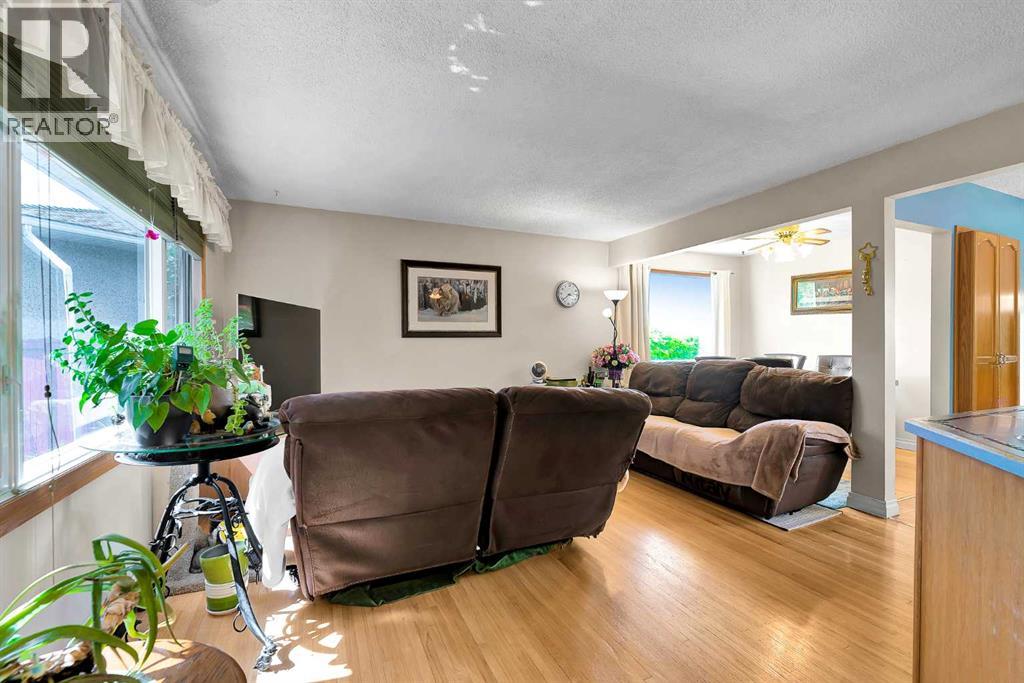 House for Sale in 244 Travis Place NE|Calgary, Alberta T2K3W4 5