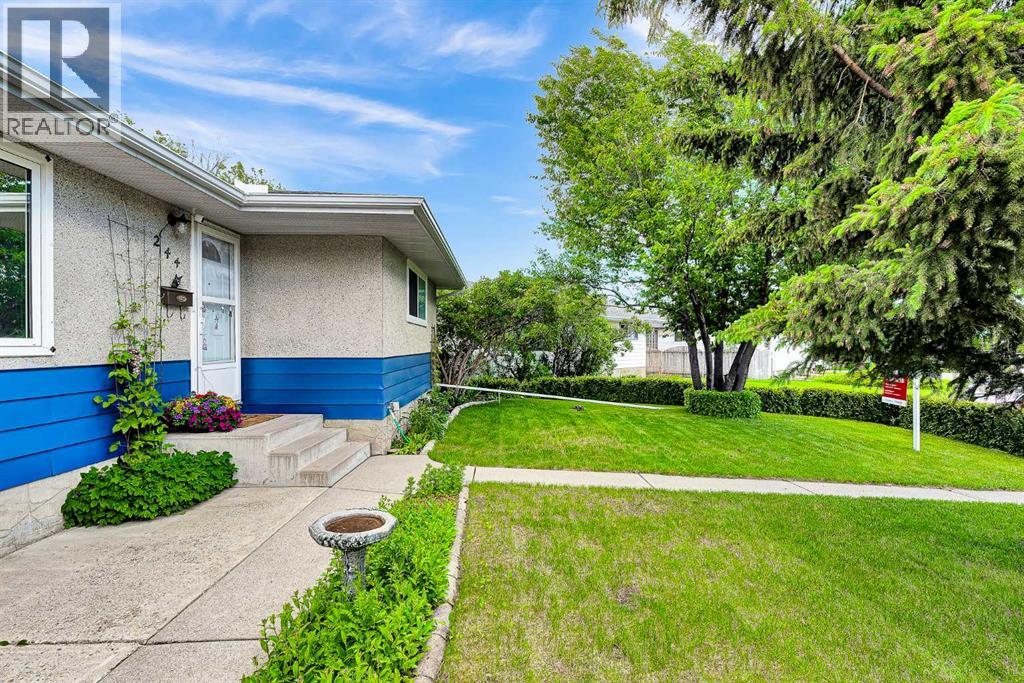 House for Sale in 244 Travis Place NE|Calgary, Alberta T2K3W4 3