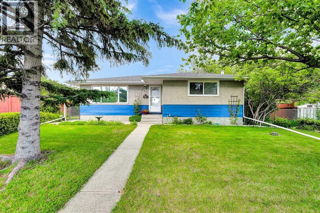 House for Sale in 244 Travis Place NE|Calgary, Alberta T2K3W4