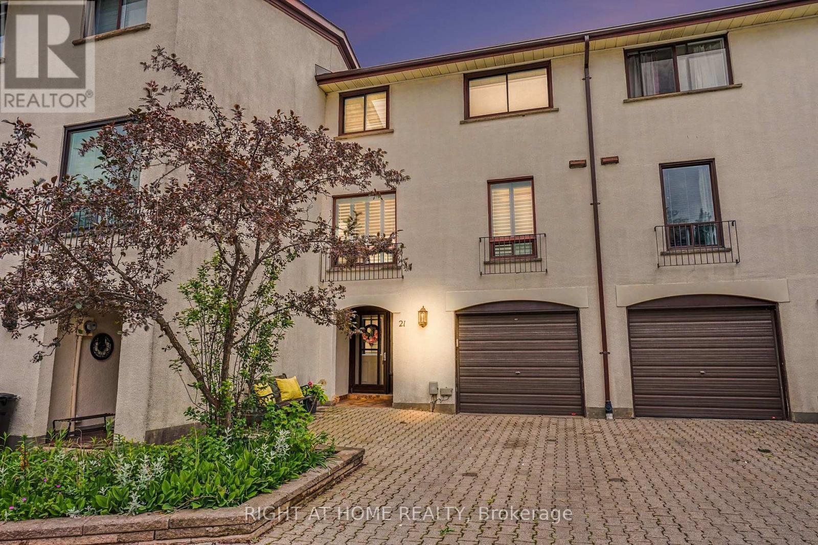 Row / Townhouse for Sale in 21 - 6679 SHELTER BAY ROAD|Mississauga (Meadowvale), Ontario L5N2A2