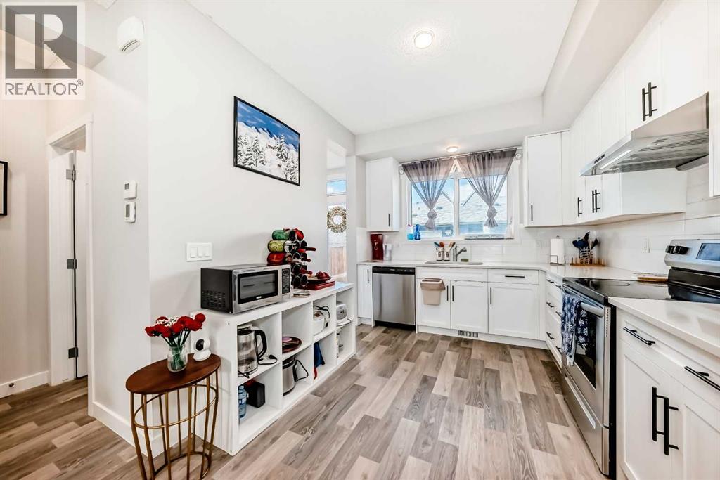 Row / Townhouse for Sale in 16 Carringvue Way NW|Calgary, Alberta T3P1K8 4