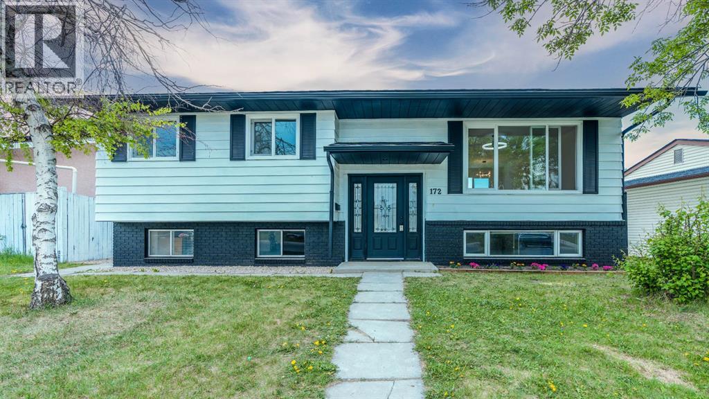 House for Sale in 172 Pinewind Road NE|Calgary, Alberta T1y2g9