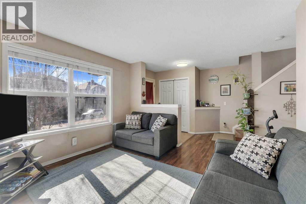 Duplex for Sale in 33 Saddlebrook Common NE|Calgary, Alberta T3J0K1 4