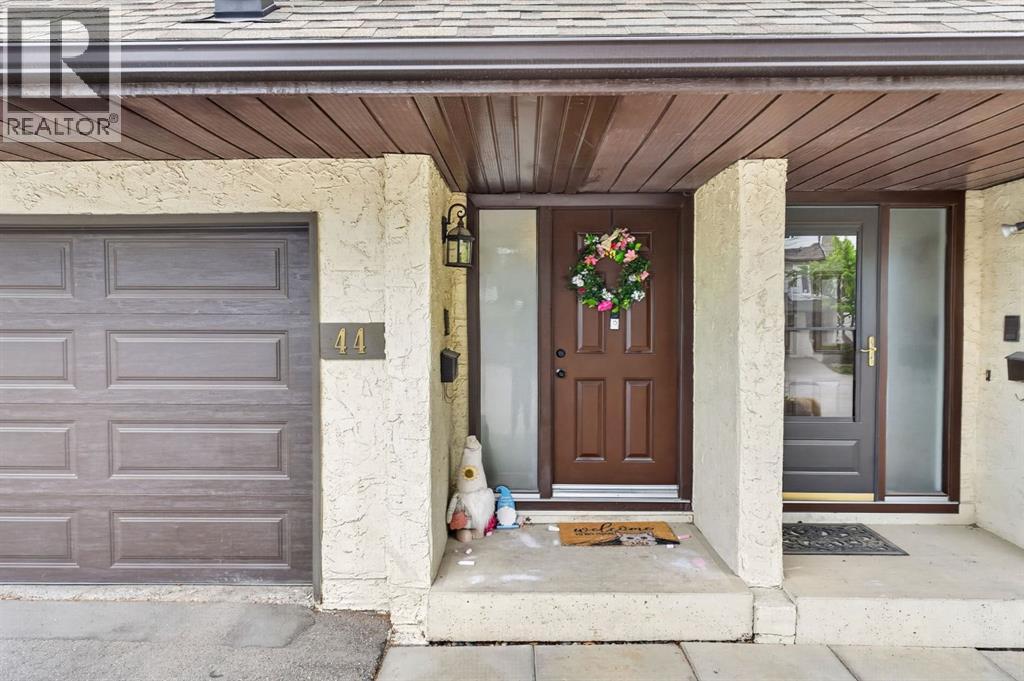 Row / Townhouse for Sale in 44, 1012 ranchlands Boulevard NW|Calgary, Alberta T3g1y1 3