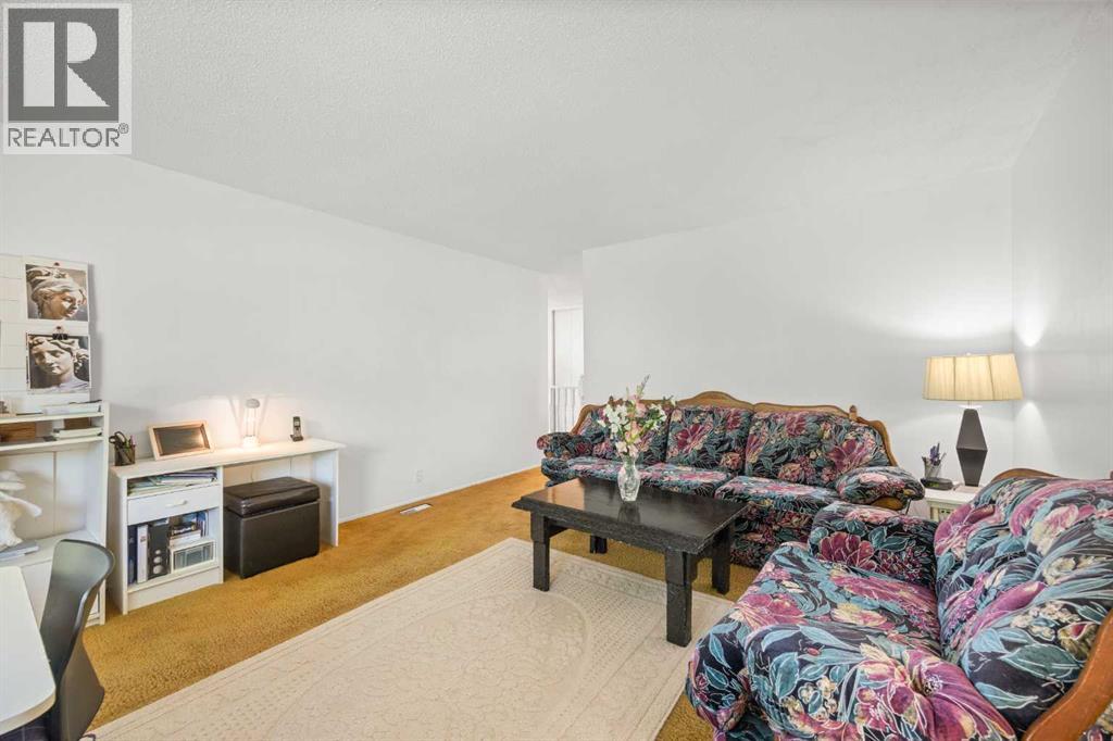 Duplex for Sale in 41 Castleglen Road NE|Calgary, Alberta T3J1P2 4