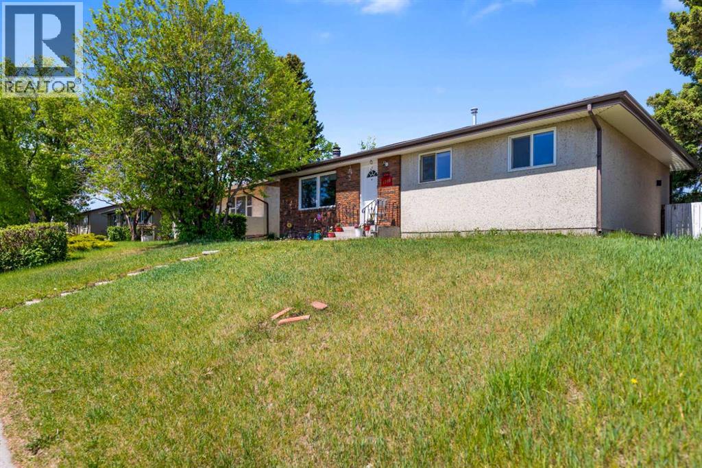 House for Sale in 4140 Maryvale Drive NE|Calgary, Alberta T2A2T1