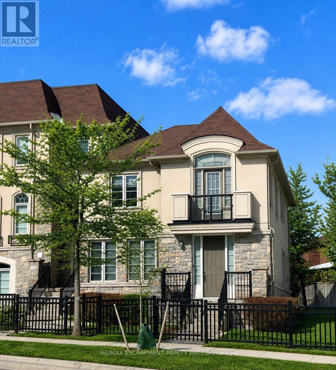 Row / Townhouse for Sale in 131 ROBERT SPECK PARKWAY|Mississauga (City Centre), Ontario L4Z0A6 4