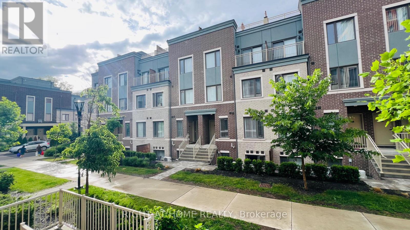 Row / Townhouse for Sale in 53 - 5 WILLIAM JACKSON WAY|Toronto (New Toronto), Ontario M8V2C7