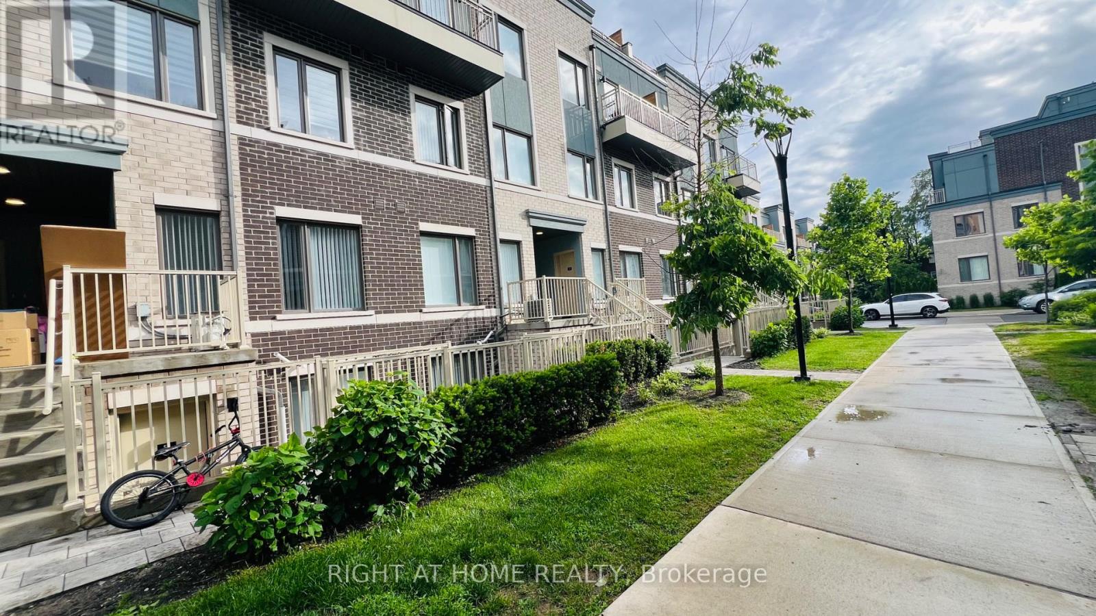 Row / Townhouse for Sale in 53 - 5 WILLIAM JACKSON WAY|Toronto (New Toronto), Ontario M8V2C7 3
